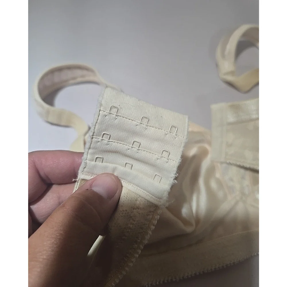 Playtex 18 Hour Light Beige All-Around Smoothing Wire Free T-Shirt Bra‎ Size 38B